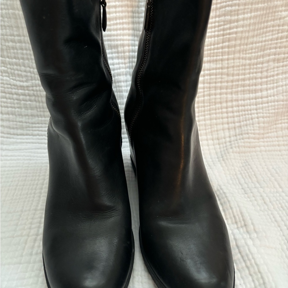 Hide heels Prada black leather boots size 39